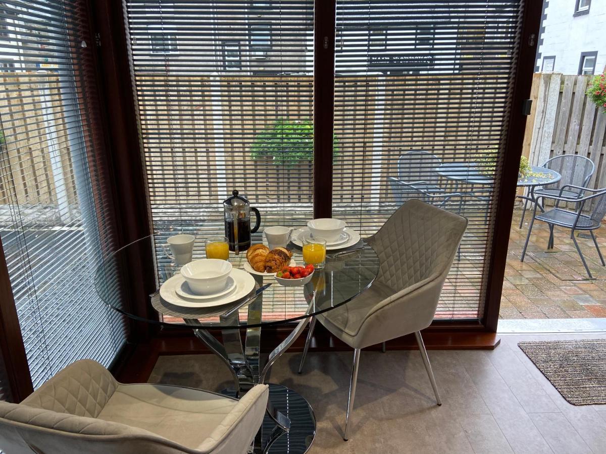 The Courtyard Apartment Brampton  Eksteriør bilde